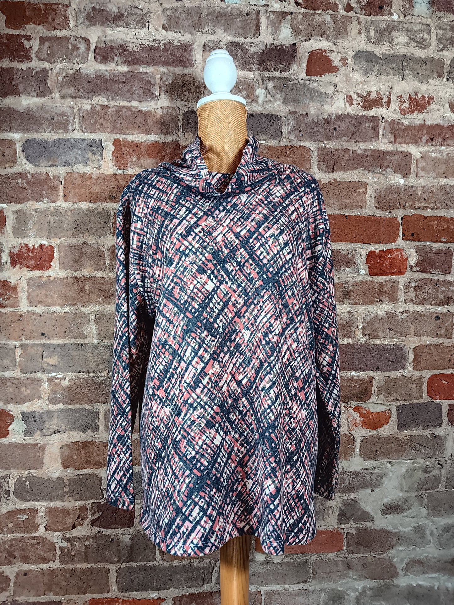 Mauve/Navy Pullover Knit Top