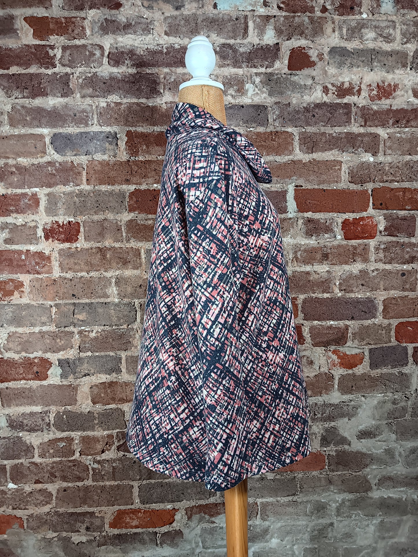 Mauve/Navy Pullover Knit Top