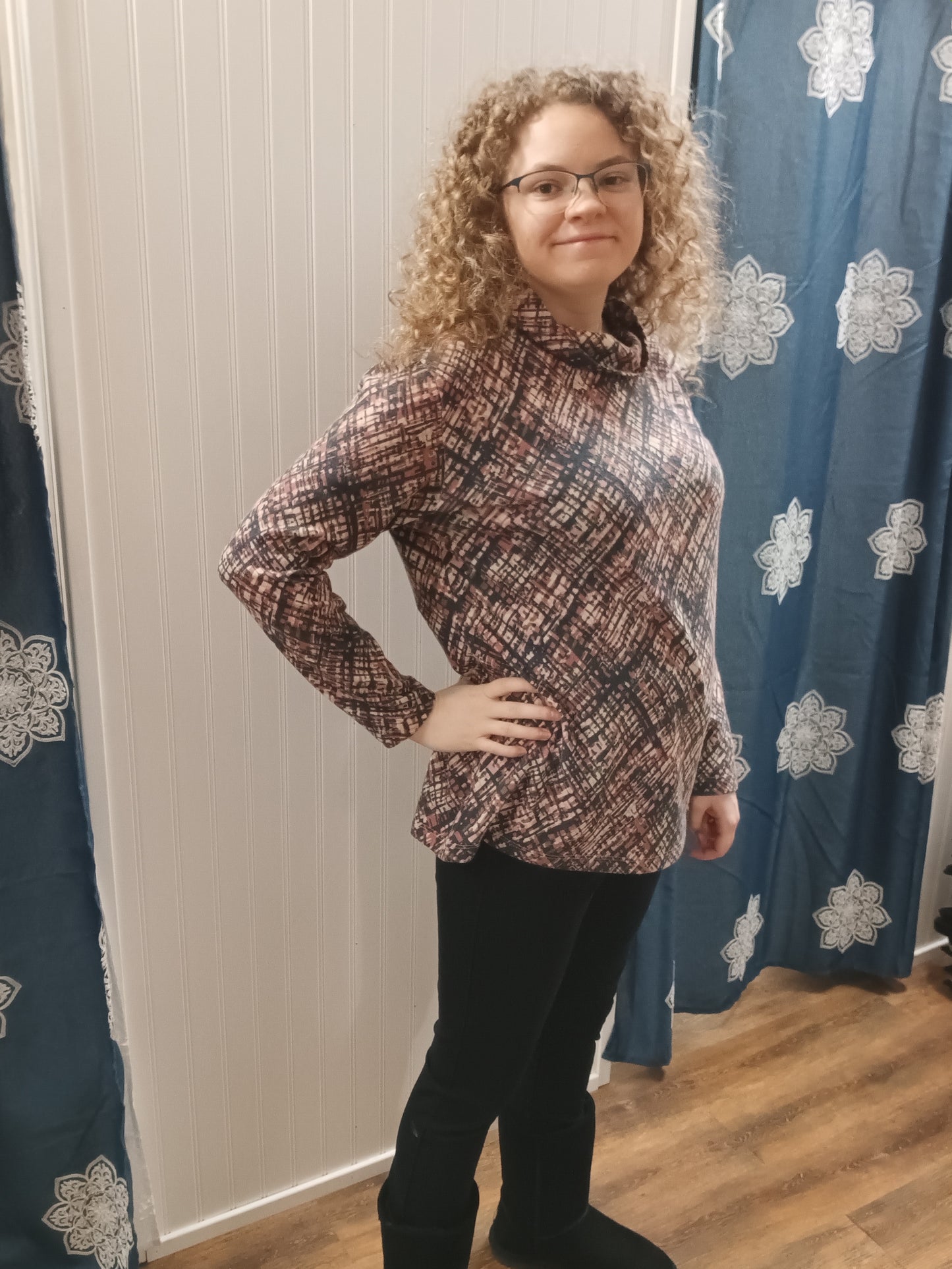 Mauve/Navy Pullover Knit Top