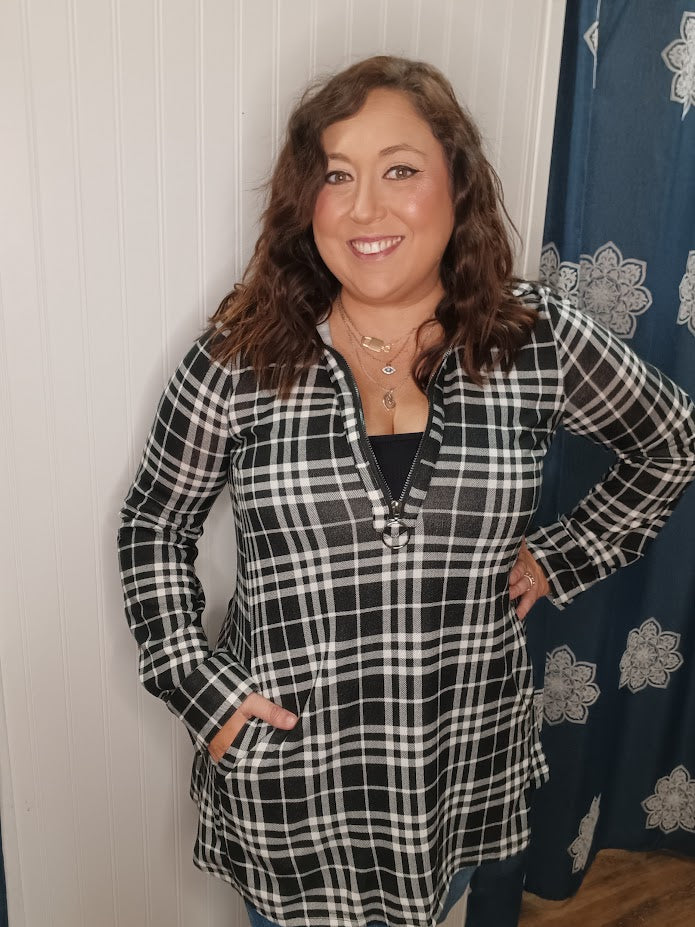 Black & White plaid Zip Neck Tunic Top w/Pockets