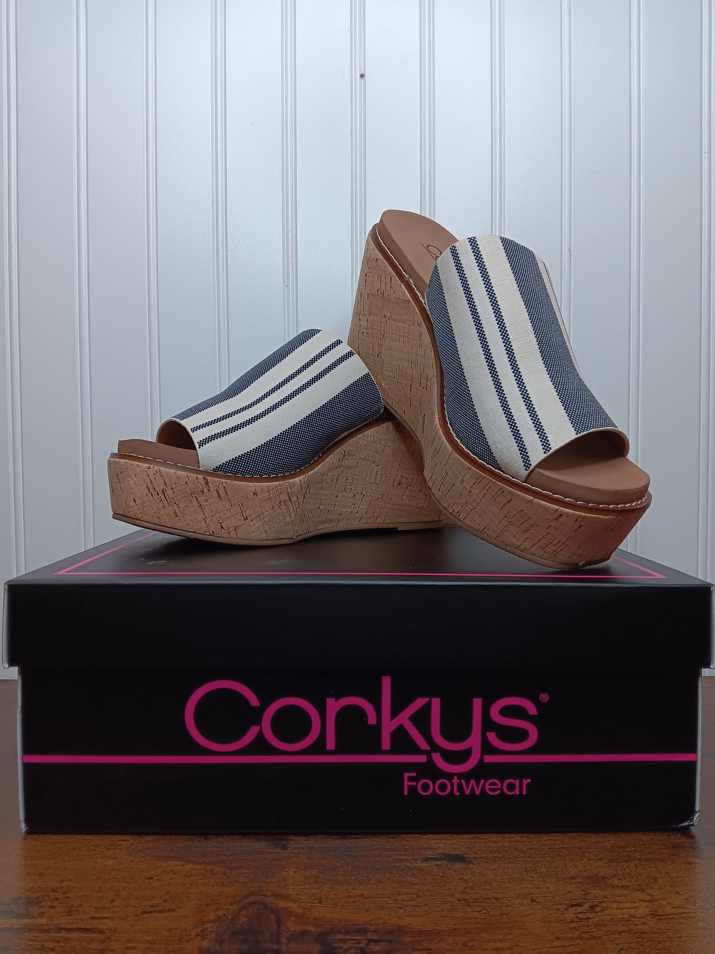 Mug Shot Black Stripe Wedge Slide
