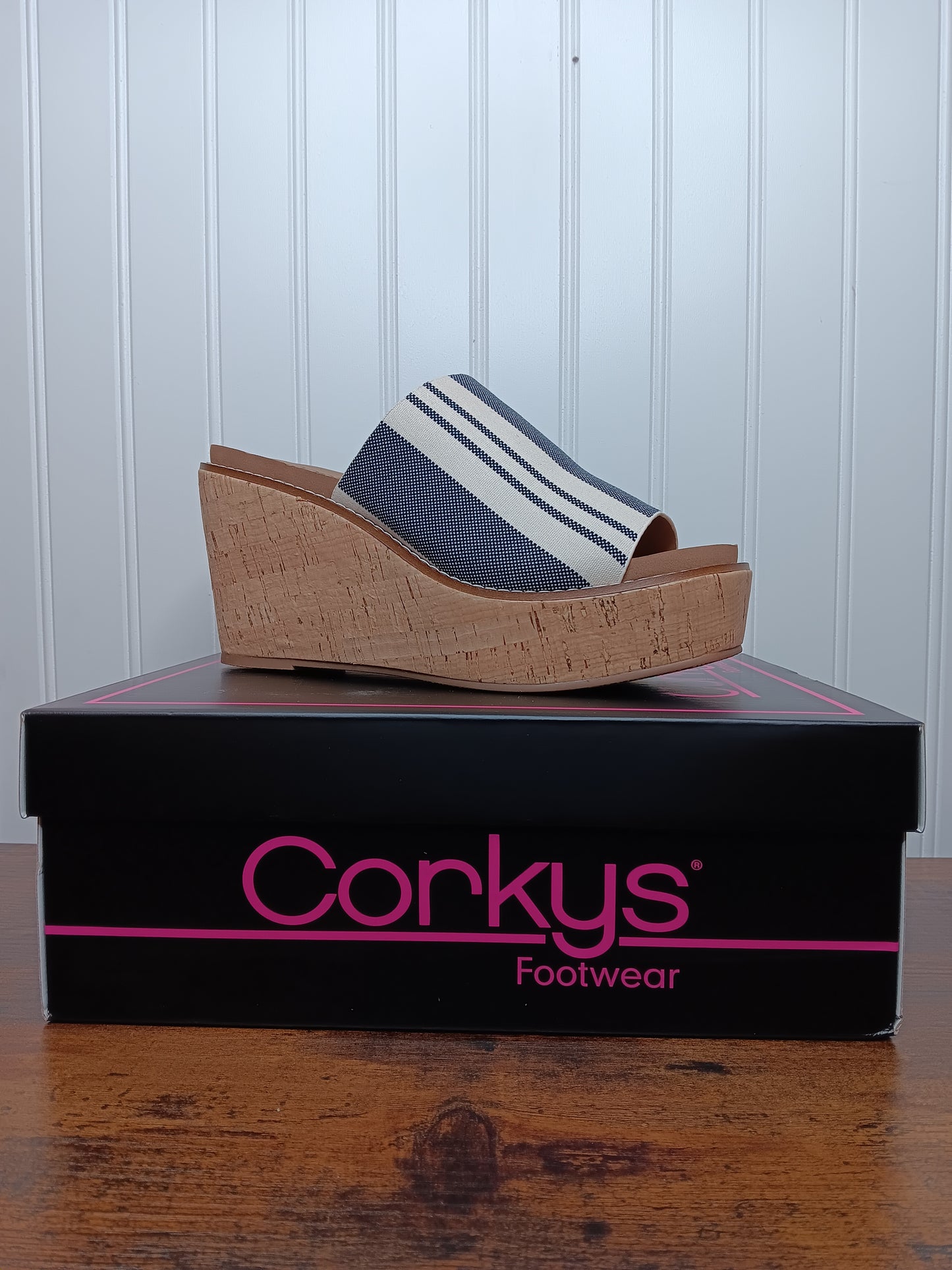 Mug Shot Black Stripe Wedge Slide