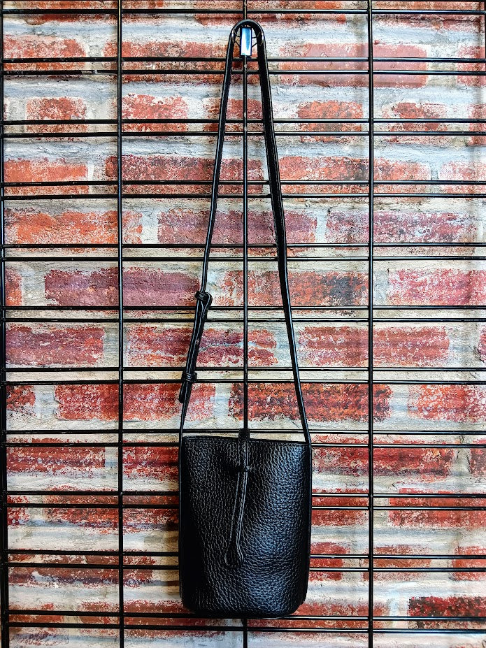 Cross Body Medium With Strap Closure