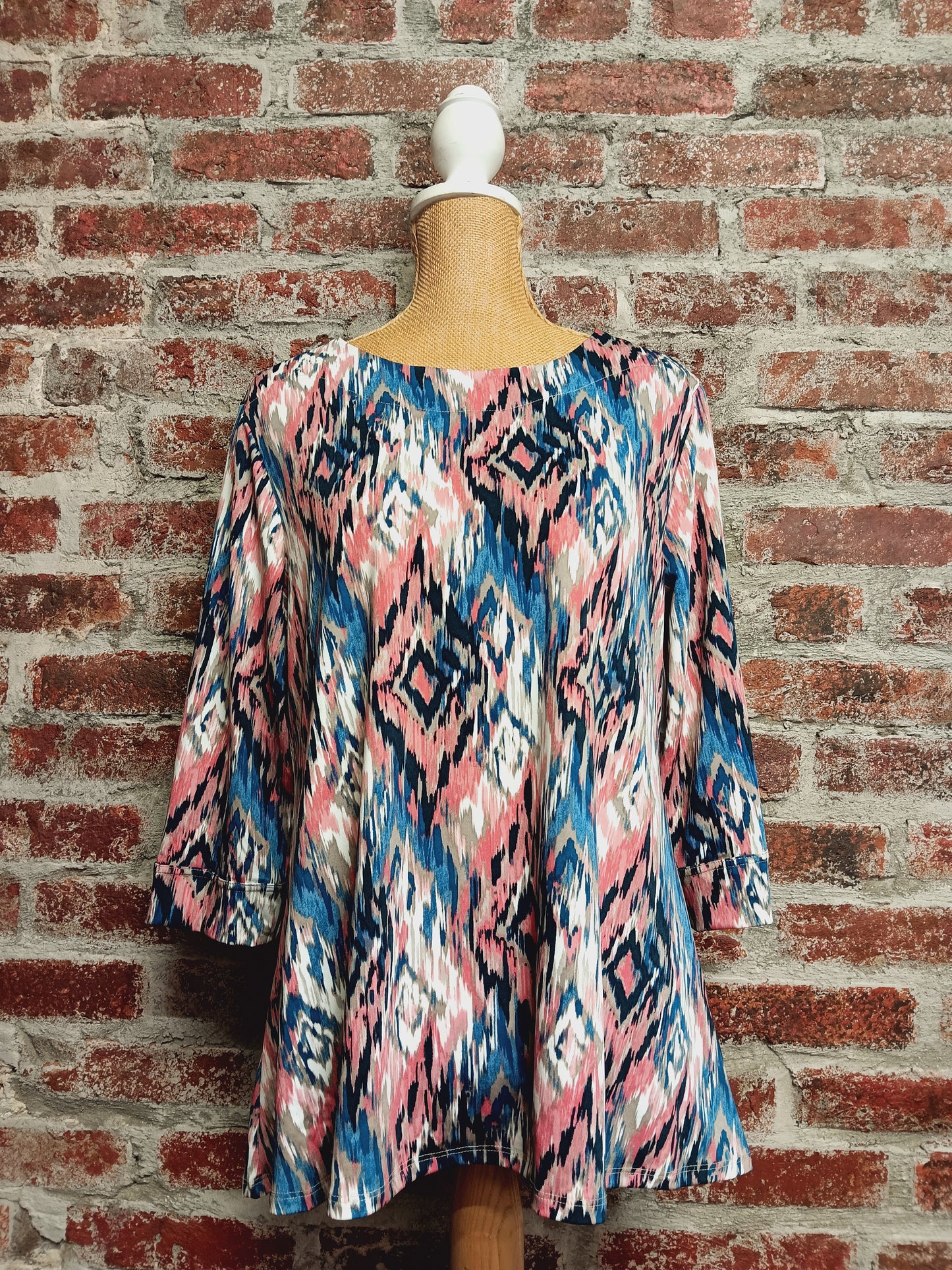 Coral And Navy Diamond Pattern 3/4 Sleeve Top