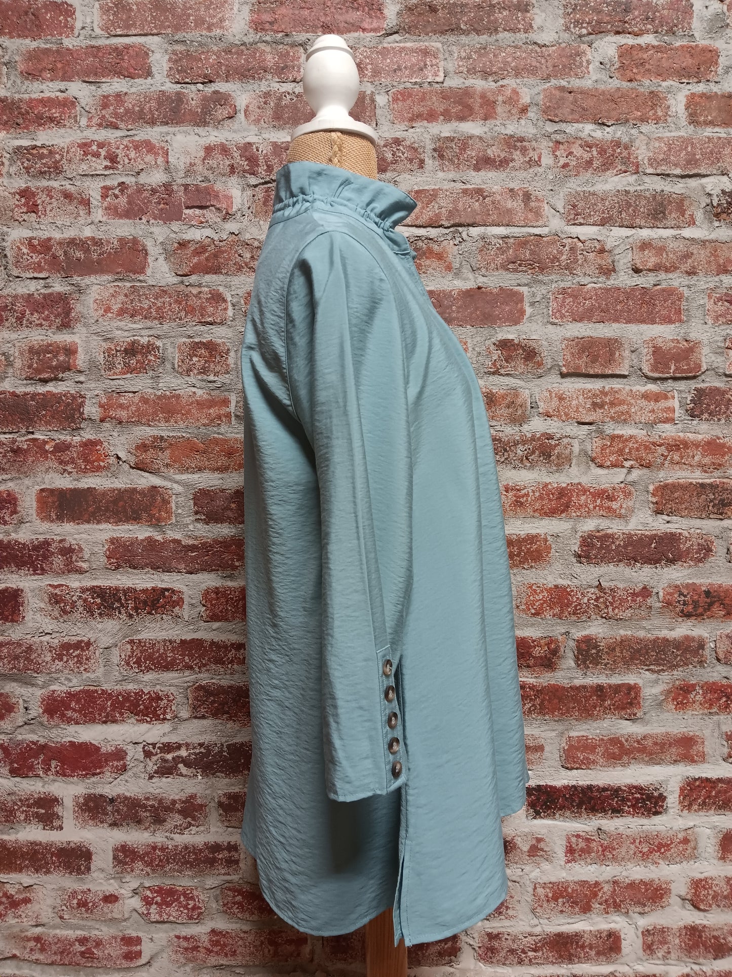Ocean Blue Wire Collar Button Up Top
