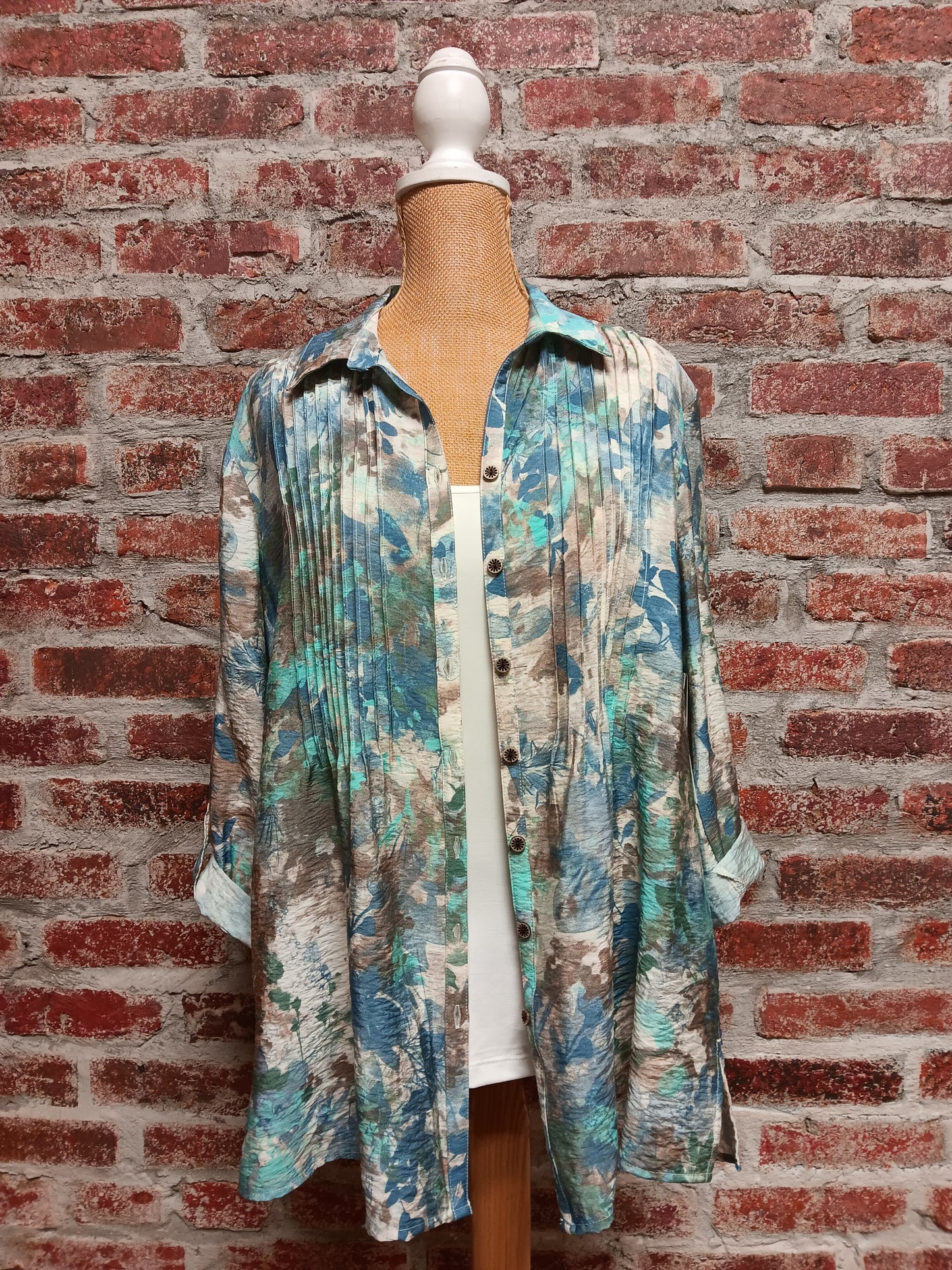 Seafoam/Ocean Blue Cinched Cuff 3/4 Sleeve Button Up Top (Plus-Sized)