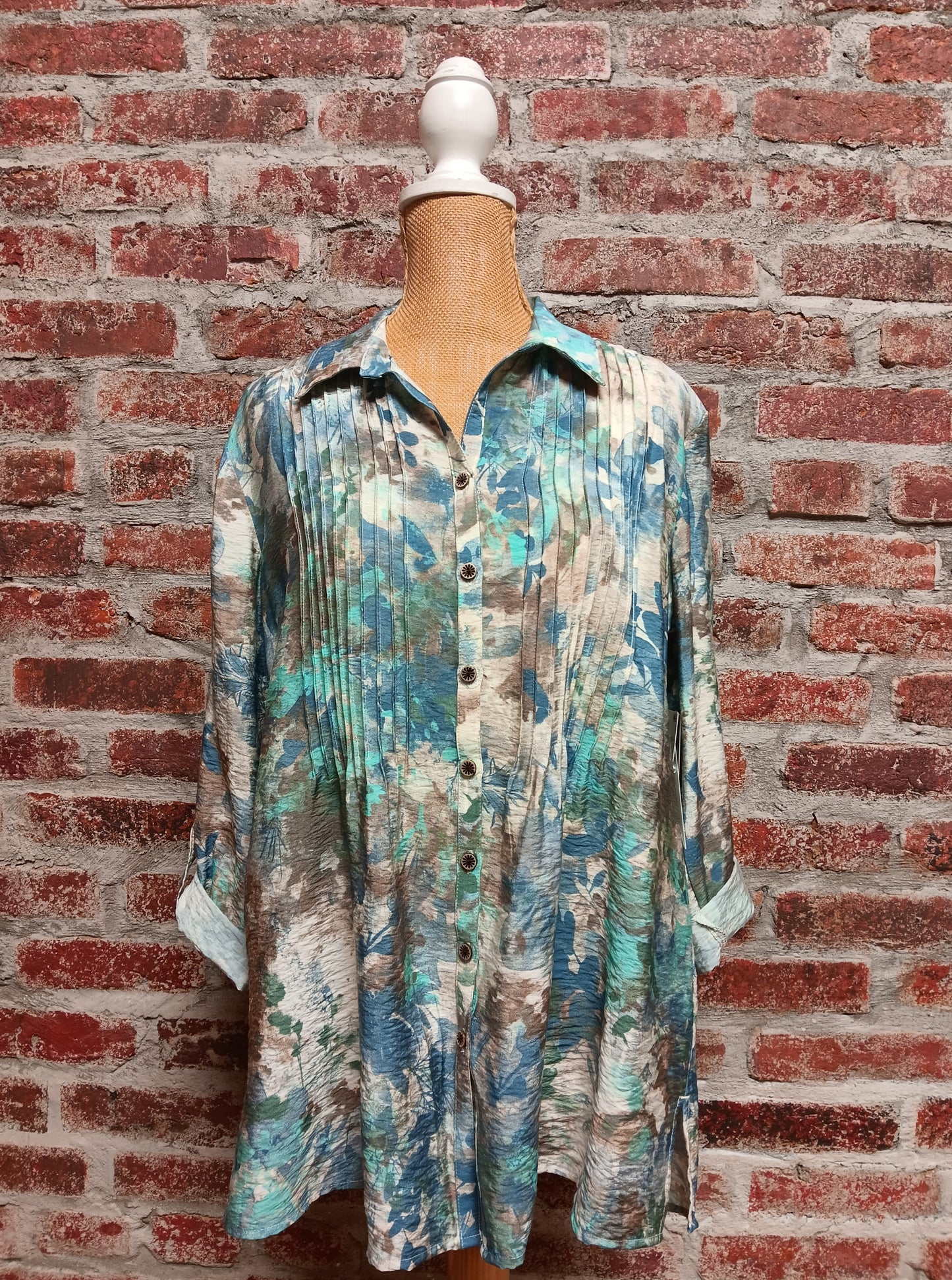 Seafoam/Ocean Blue Cinched Cuff 3/4 Sleeve Button Up Top (Plus-Sized)