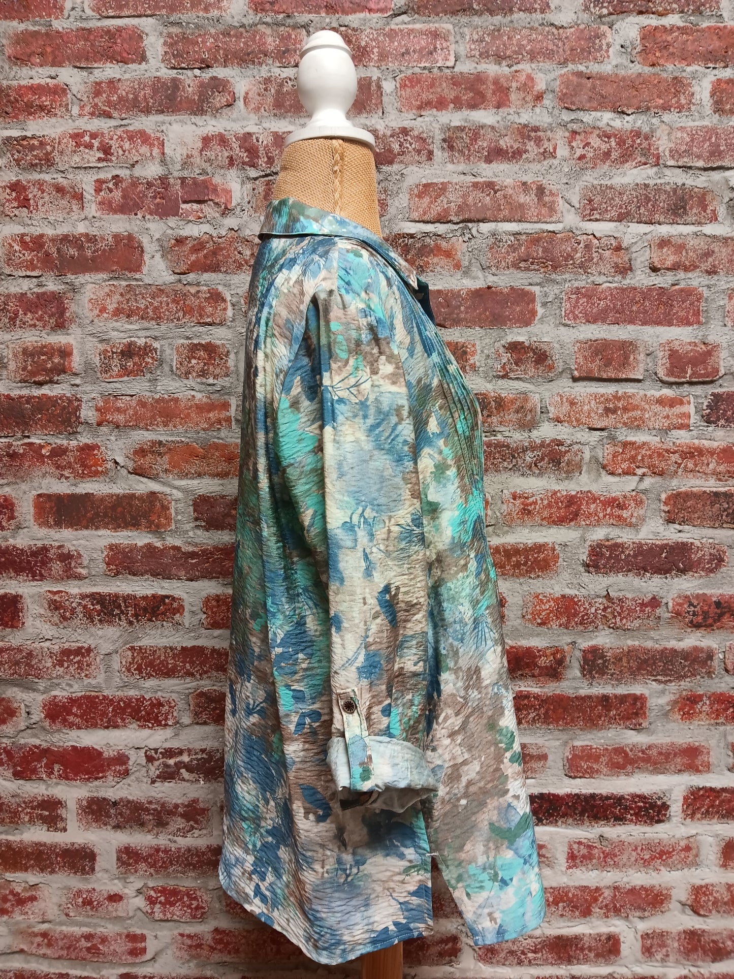 Seafoam/Ocean Blue Cinched Cuff 3/4 Sleeve Button Up Top (Plus-Sized)