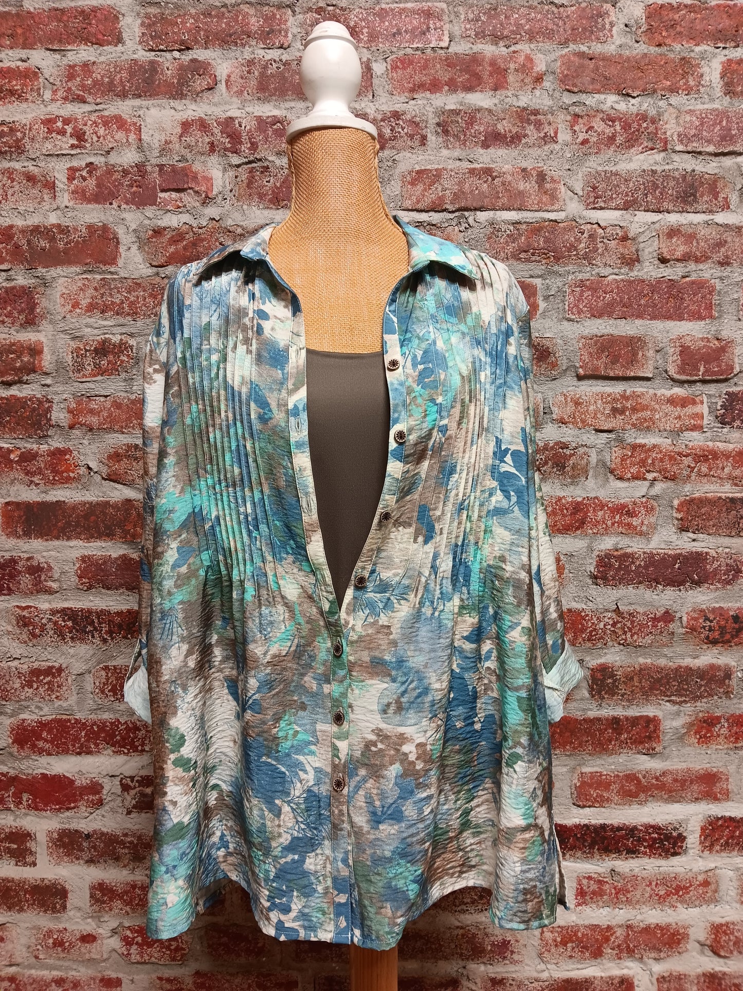Seafoam/Ocean Blue Cinched Cuff 3/4 Sleeve Button Up Top (Plus-Sized)