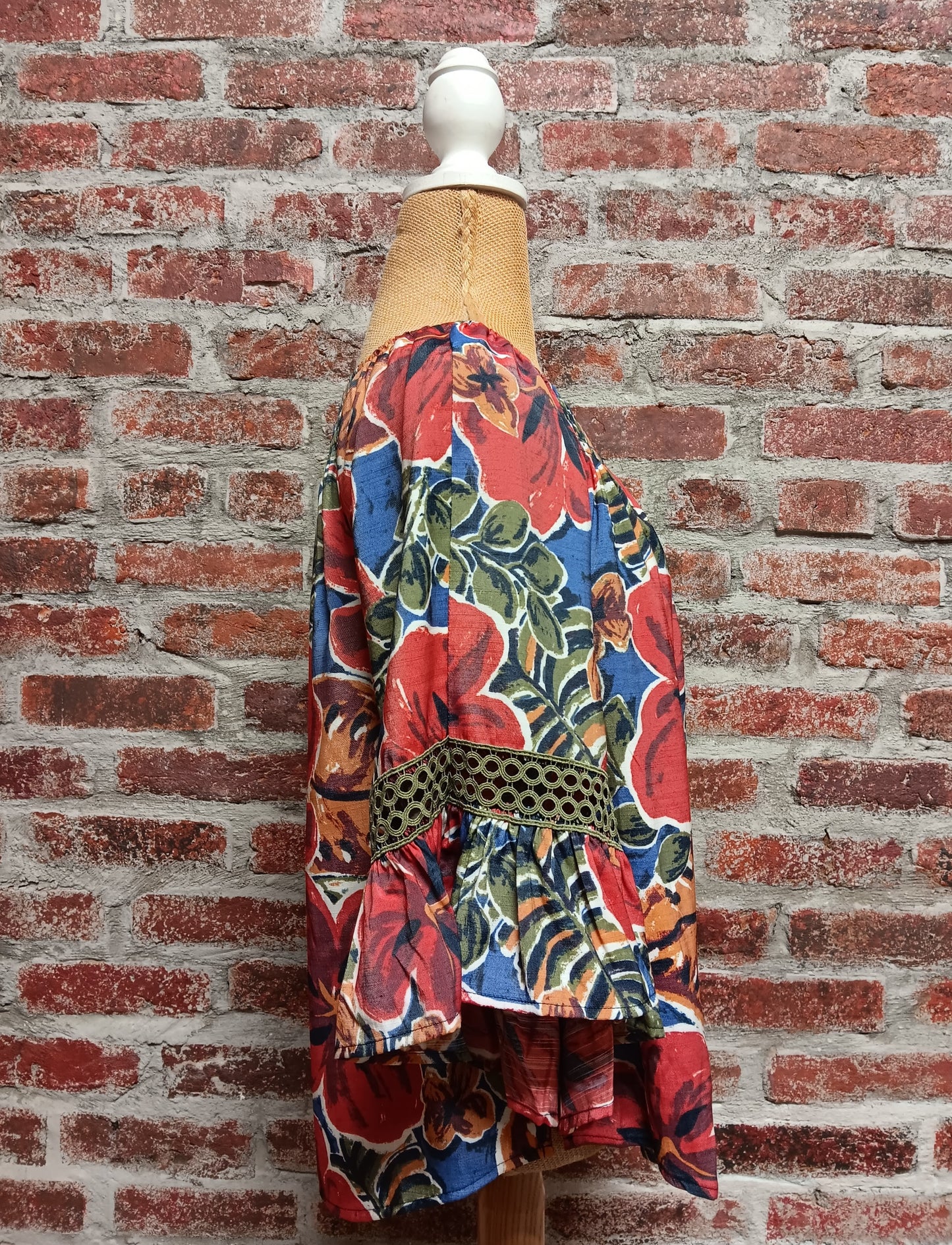 Red/Moss Green Eyelet Detail on Flounced 3/4 Sleeve Top