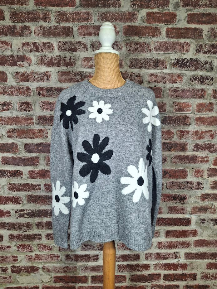 Gray Floral L/S Knit Pullover