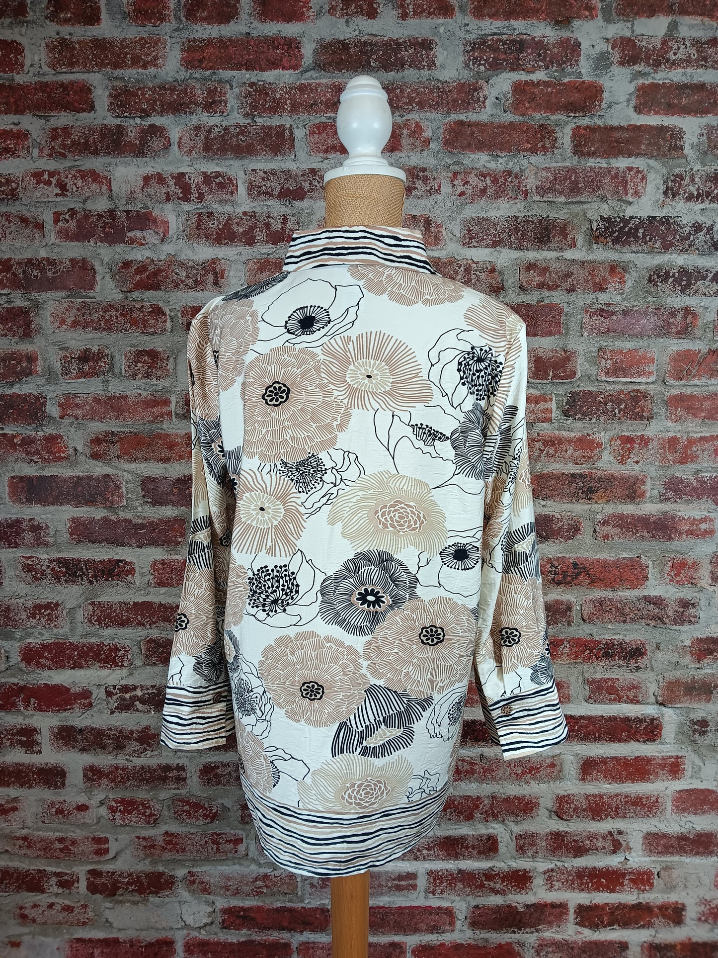Tan Flower Turn Up Cuff 3/4 SLV Shirt