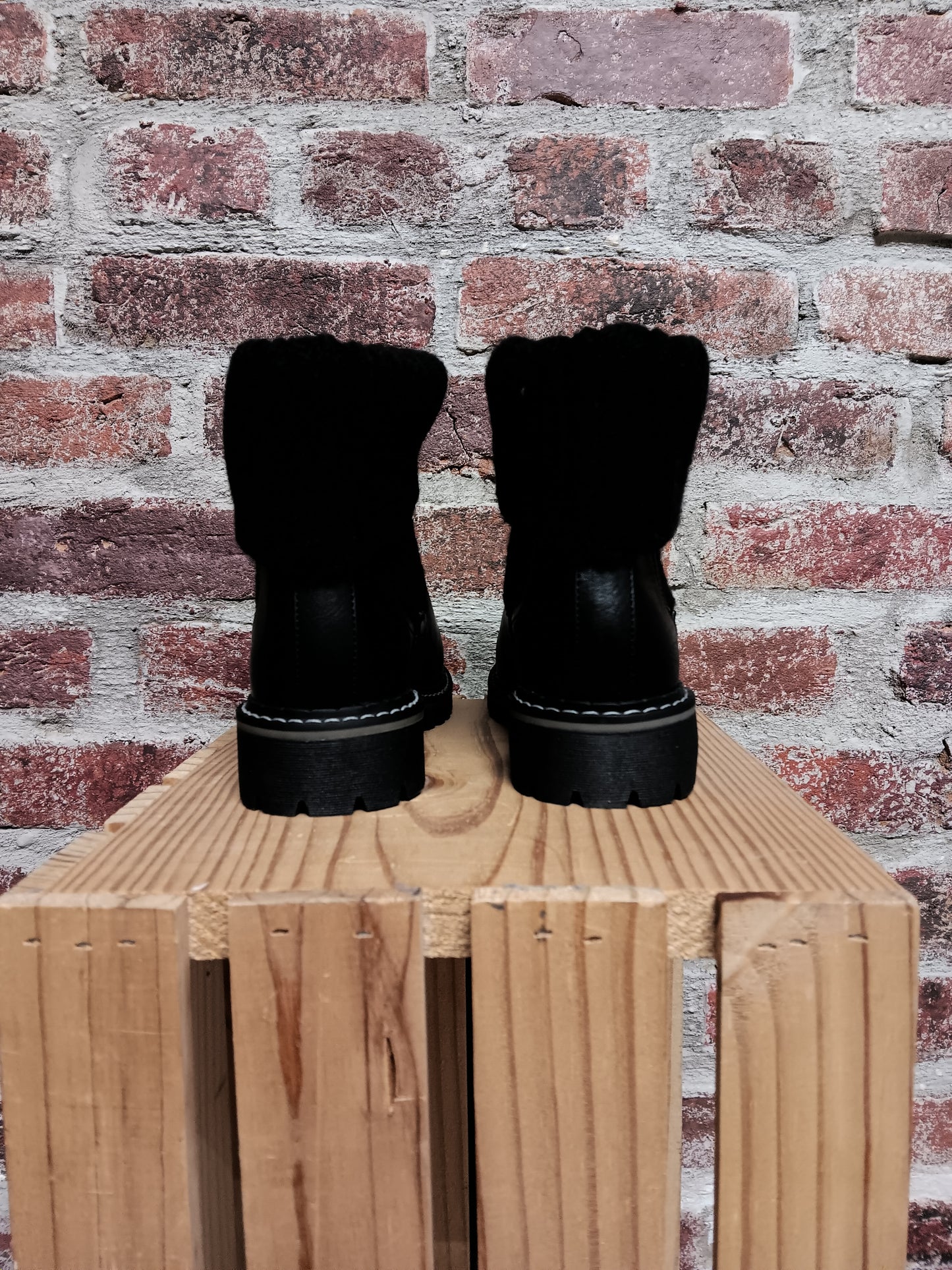 Quiver Black Boot