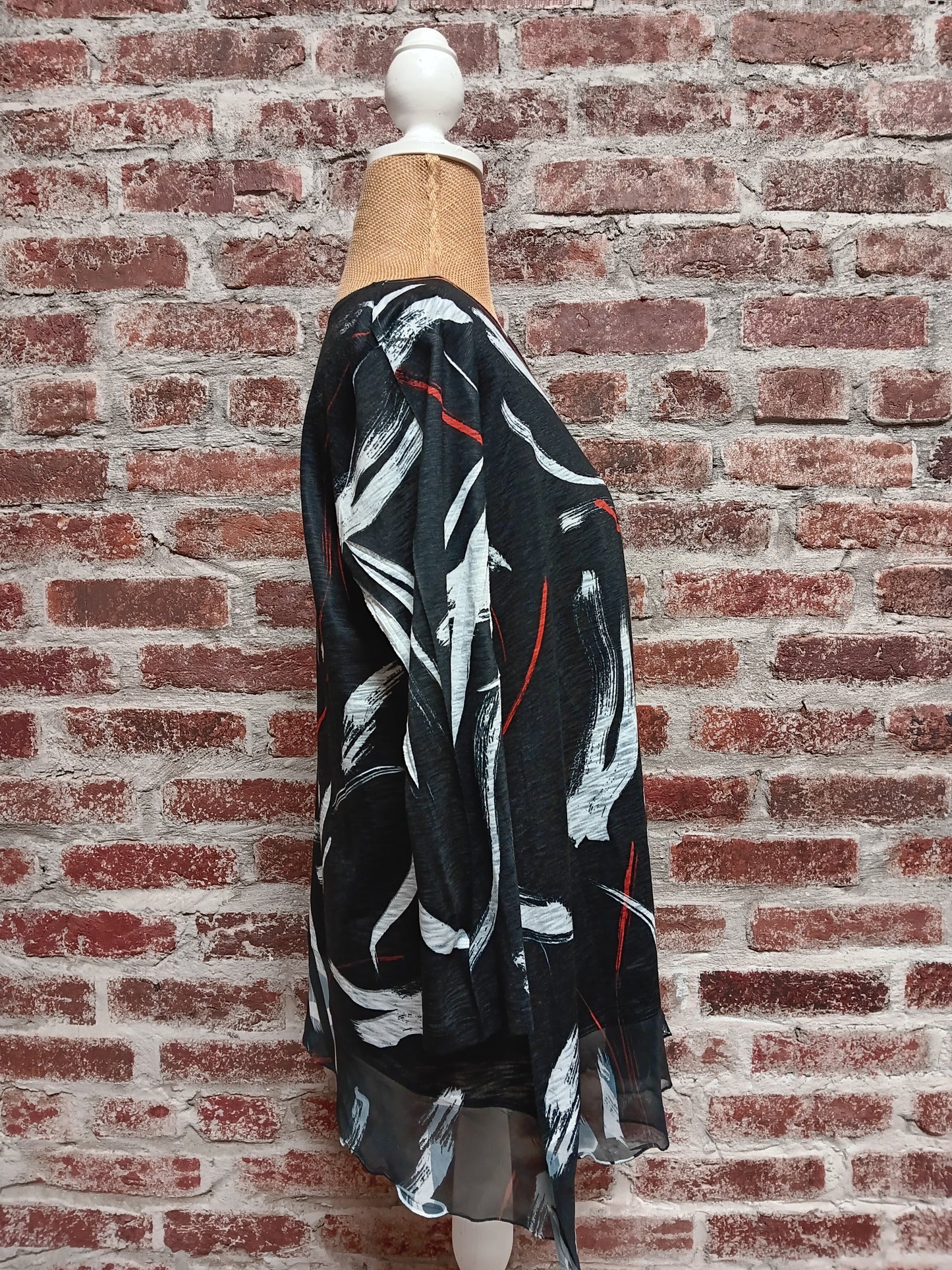 Black White Red Chiffon Hem Top