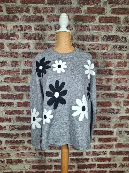 Gray Floral L/S Knit Pullover