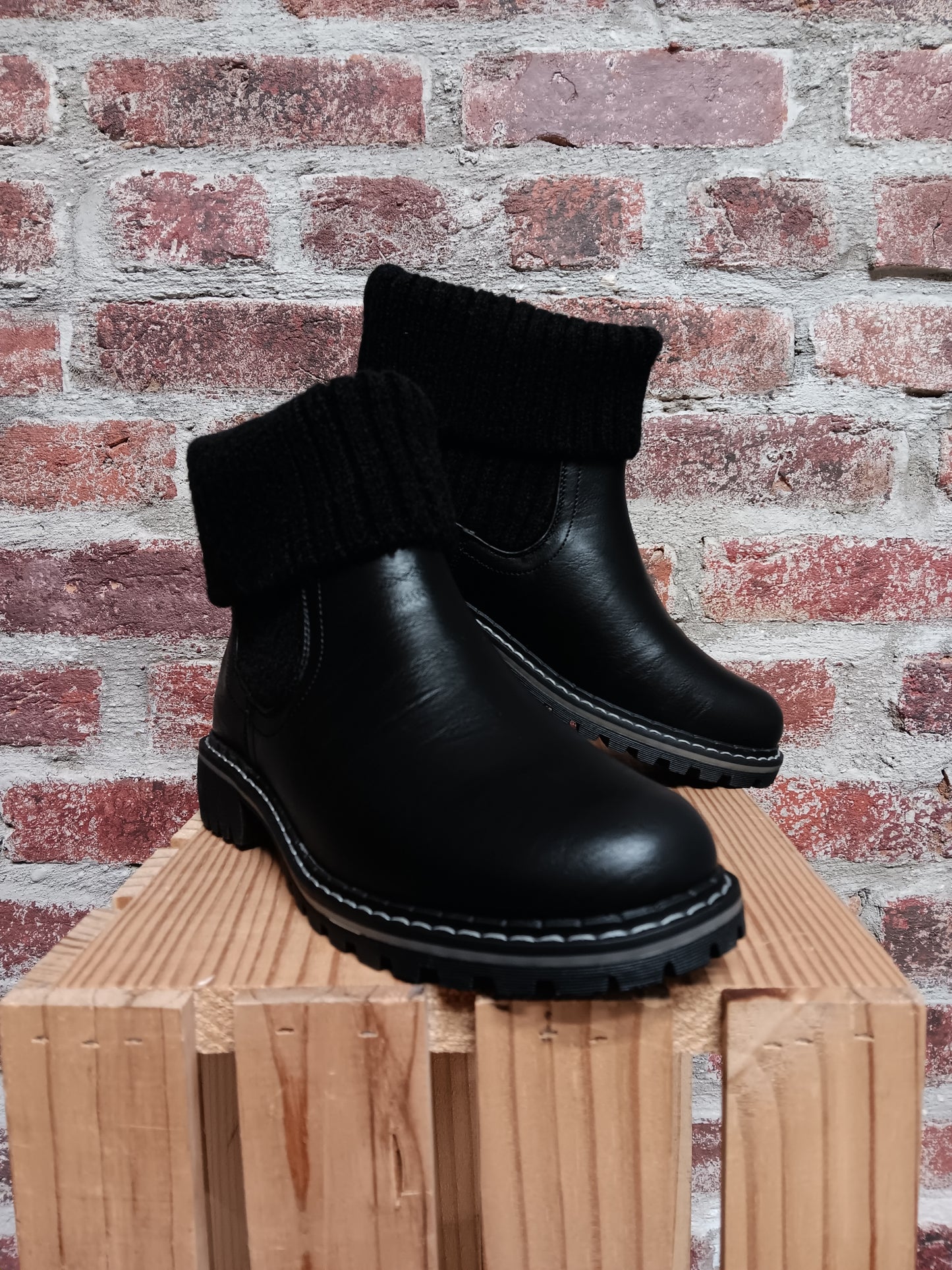 Quiver Black Boot
