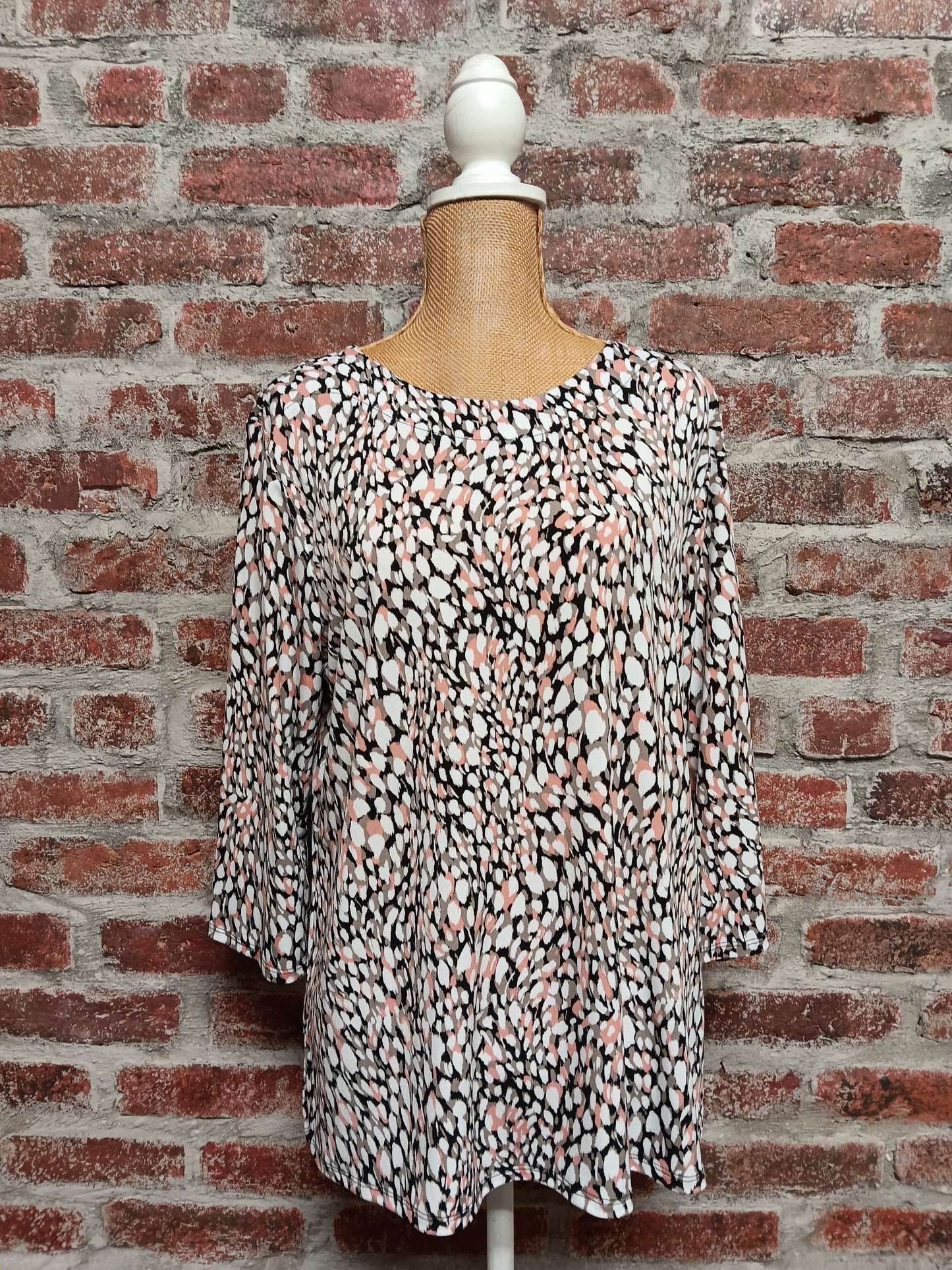 Sand/Peach/Black Dot Print 3/4 Sleeve Top