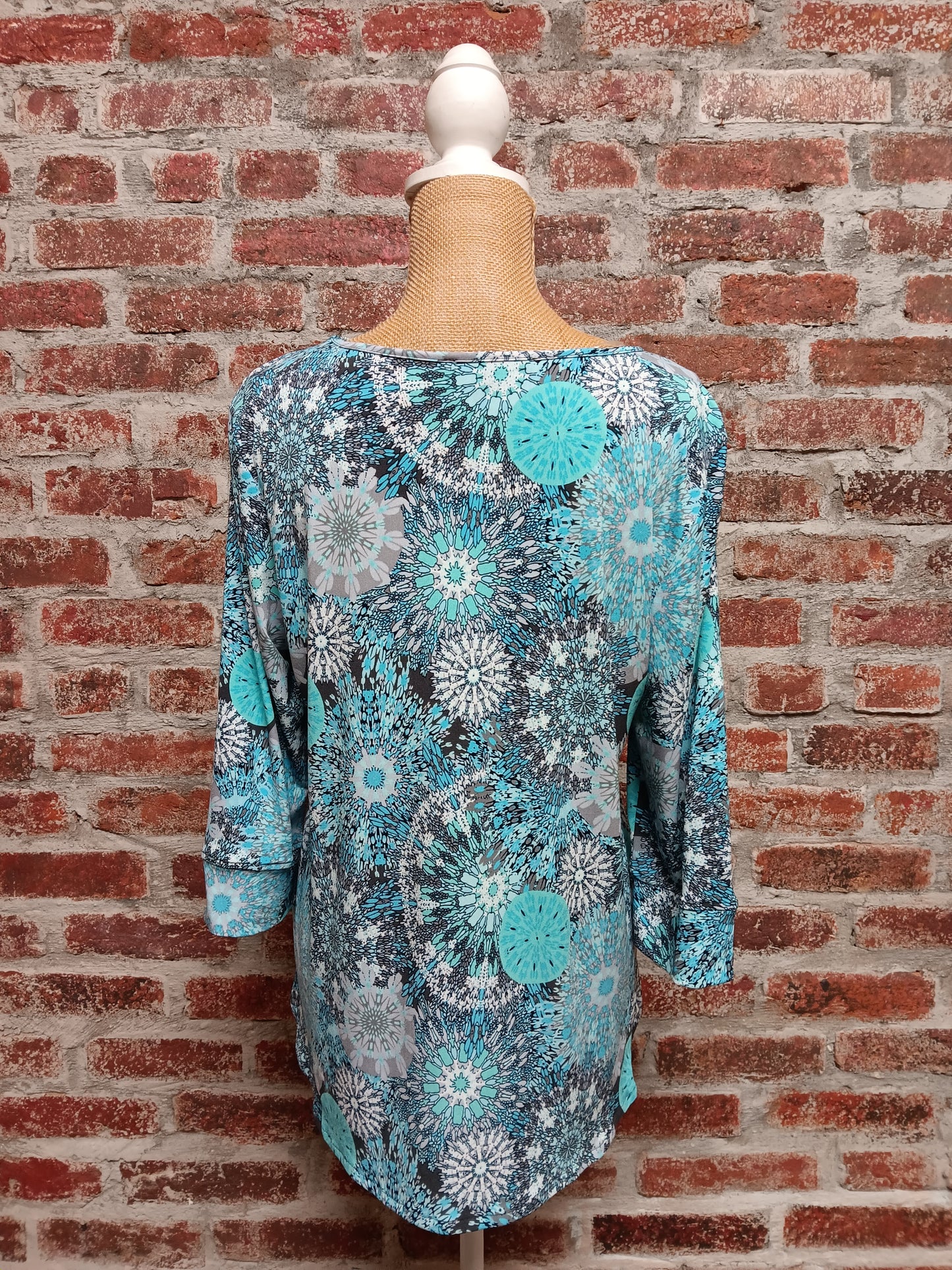Turquoise/Gray Geometric Print 3/4 Sleeve Top With Pintuck Neckline