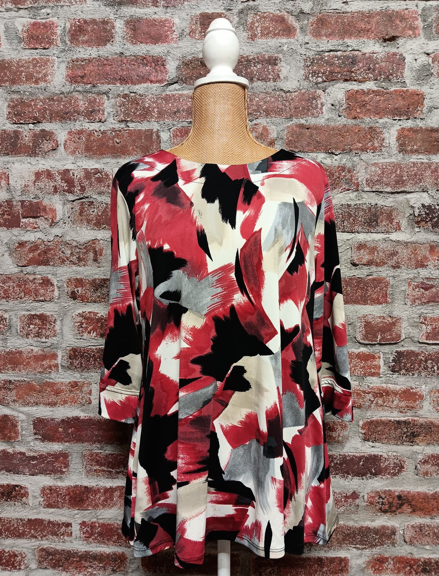 Red/Gray/Black Brush Stroke Print 3/4 Sleeve Top
