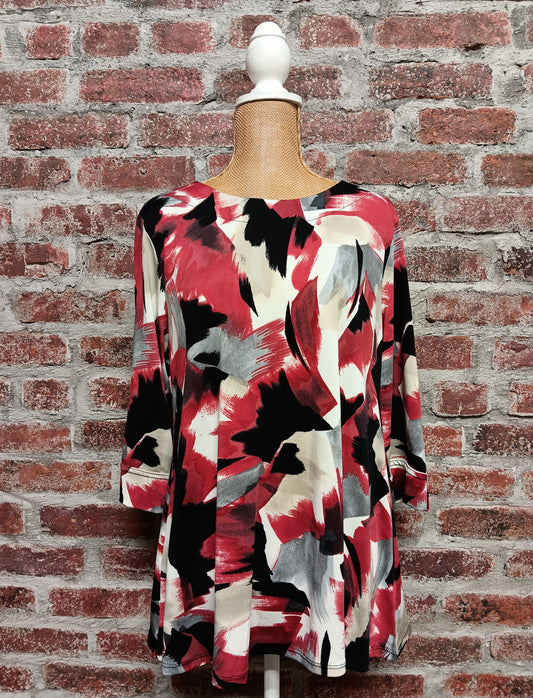 Red/Gray/Black Brush Stroke Print 3/4 Sleeve Top (Plus-Sized)