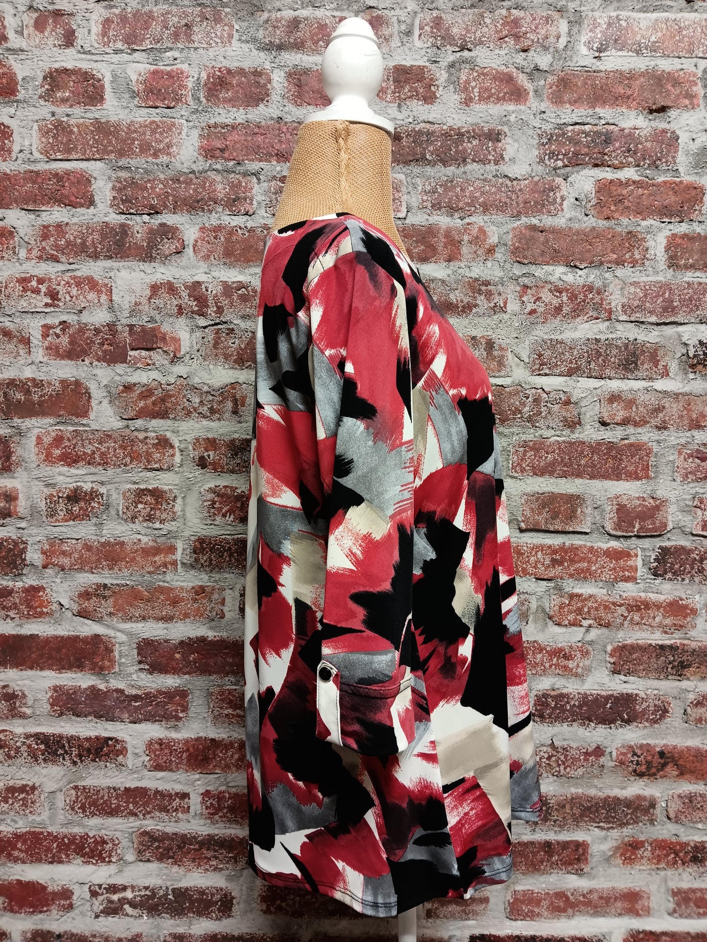 Red/Gray/Black Brush Stroke Print 3/4 Sleeve Top
