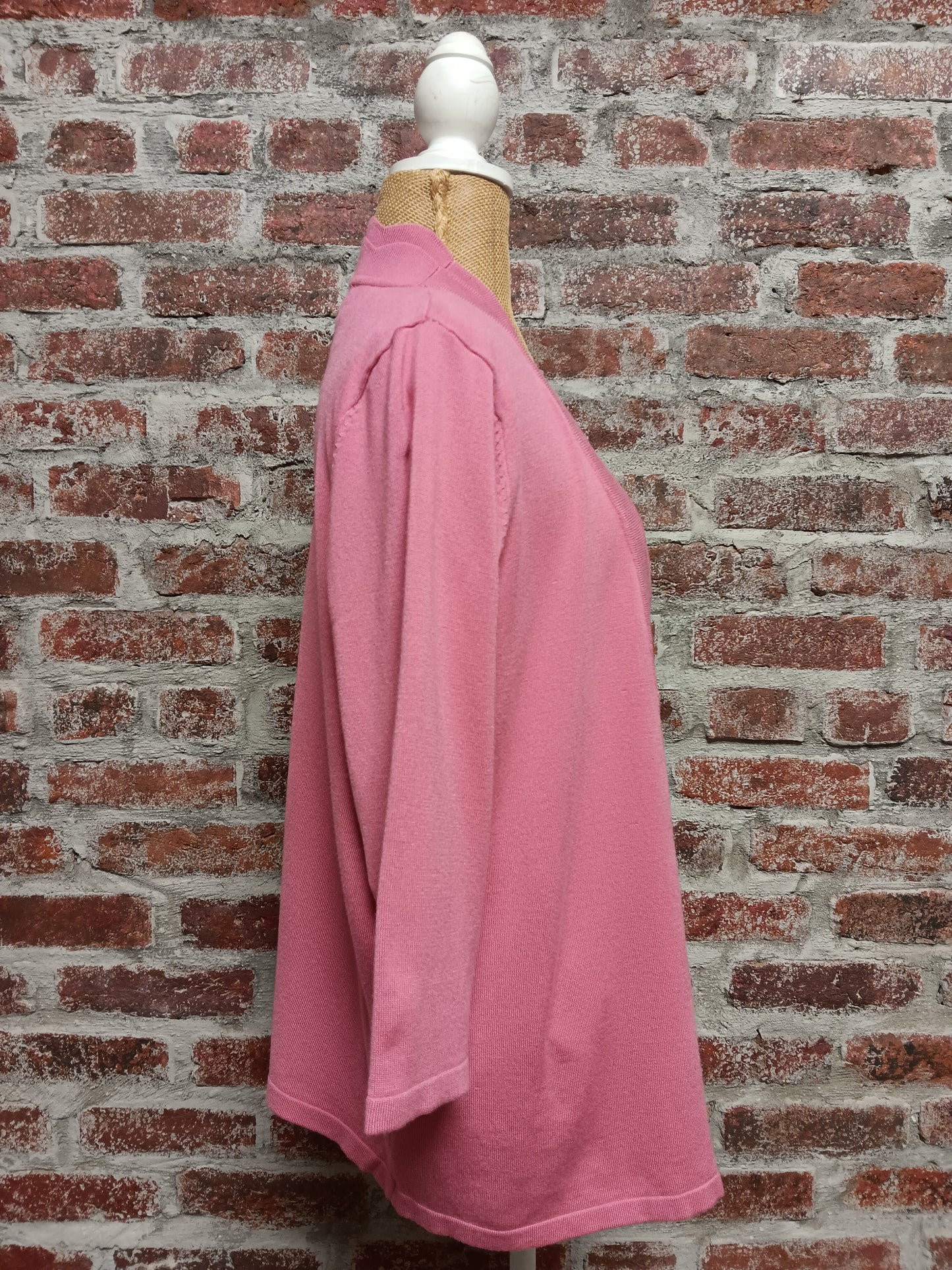 Pink Scalloped 3/4 Sleeve Sweater