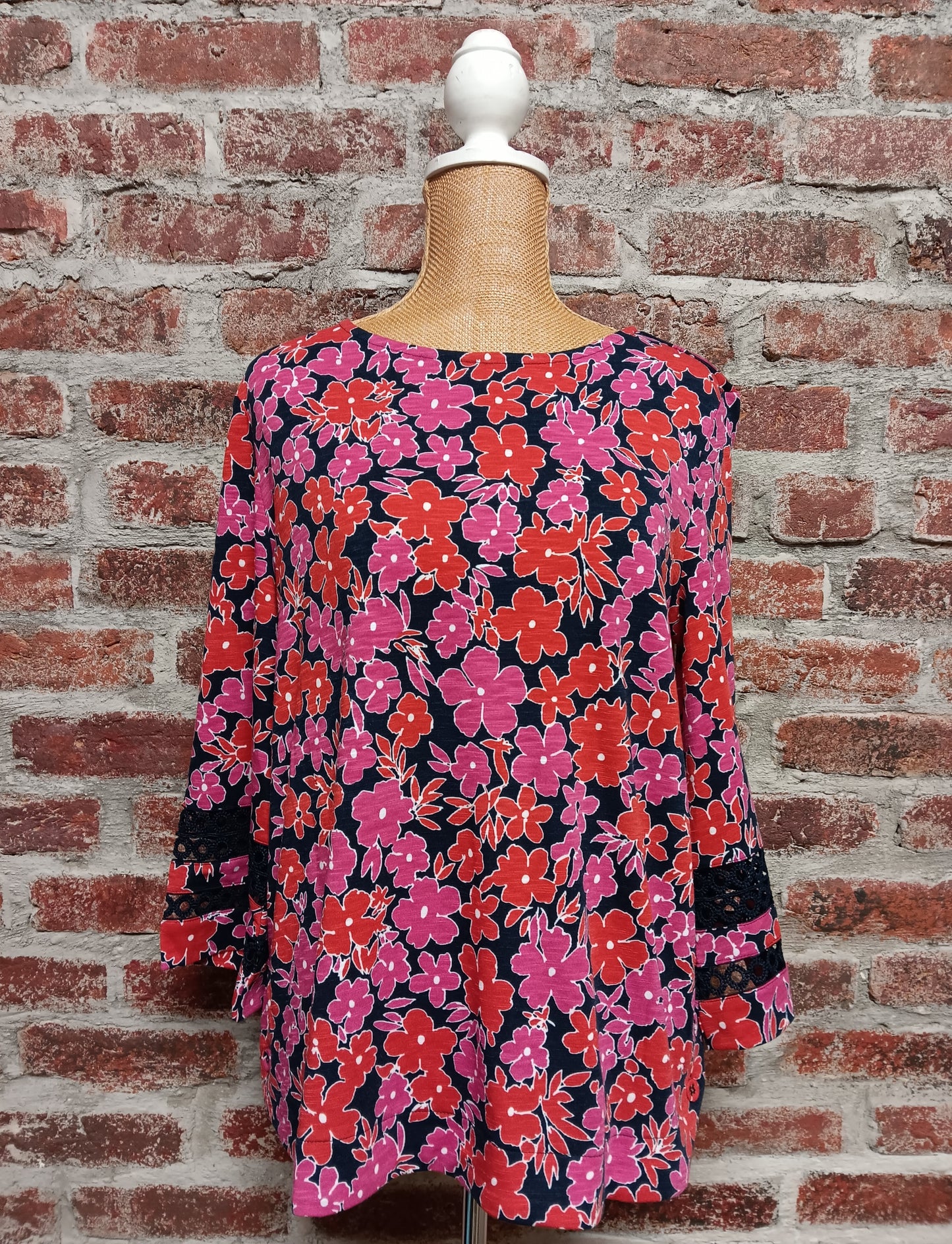 Navy / Red Small Floral 2 Faux Button Hem Detail 3/4 Sleeve Top