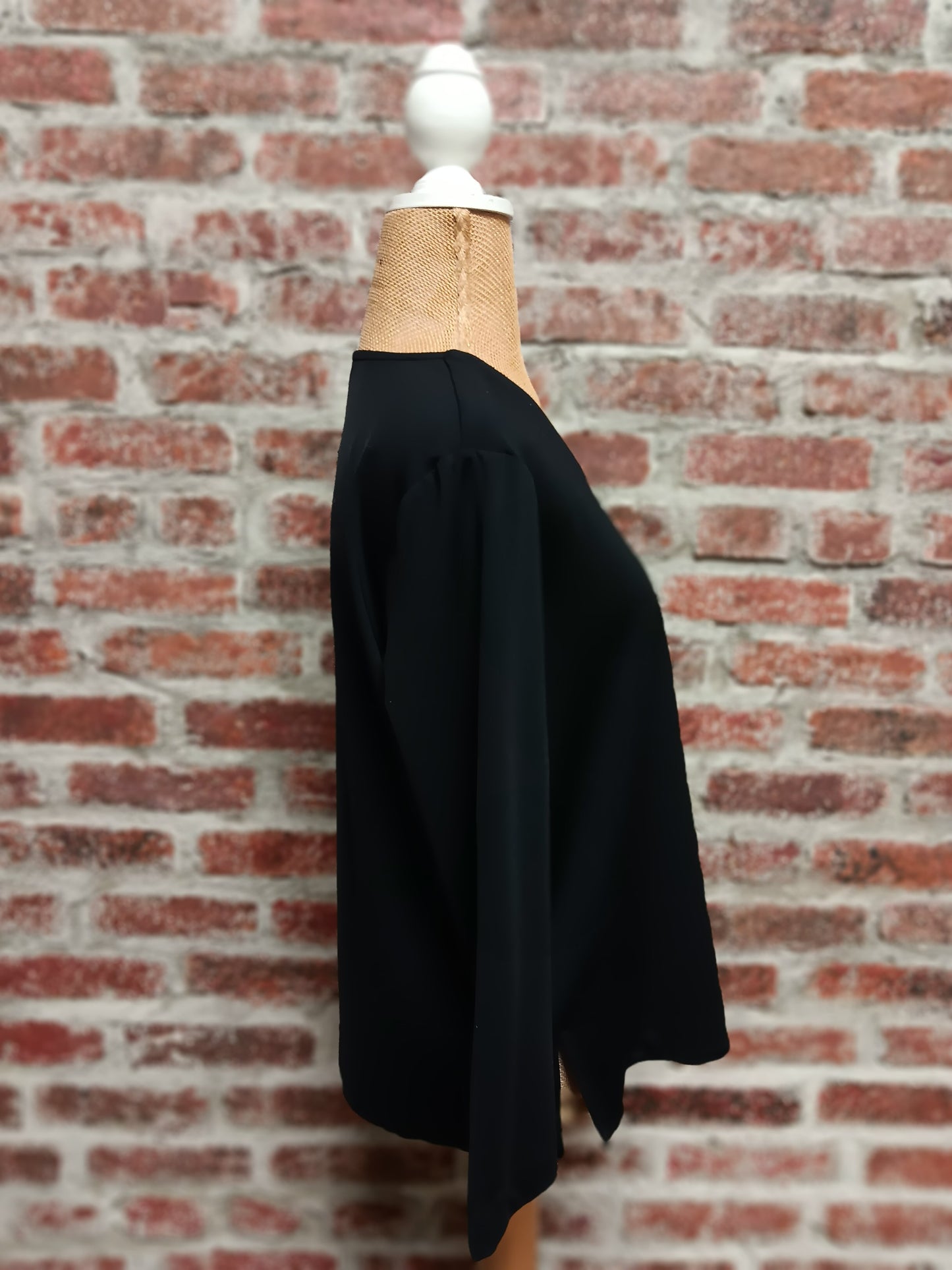 Black 3/4 Sleeve V-Neck Top