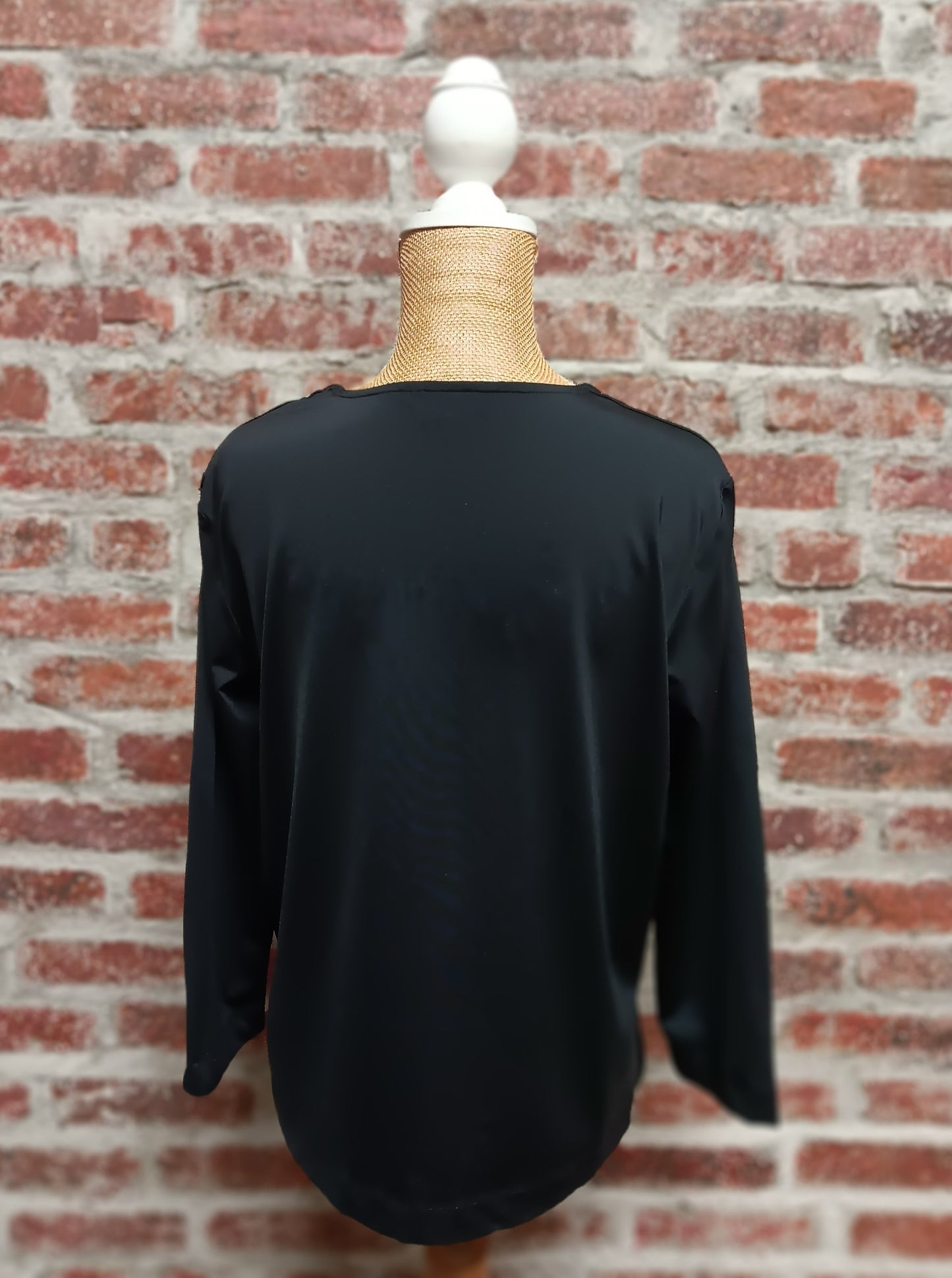 Black 3/4 Sleeve V-Neck Top