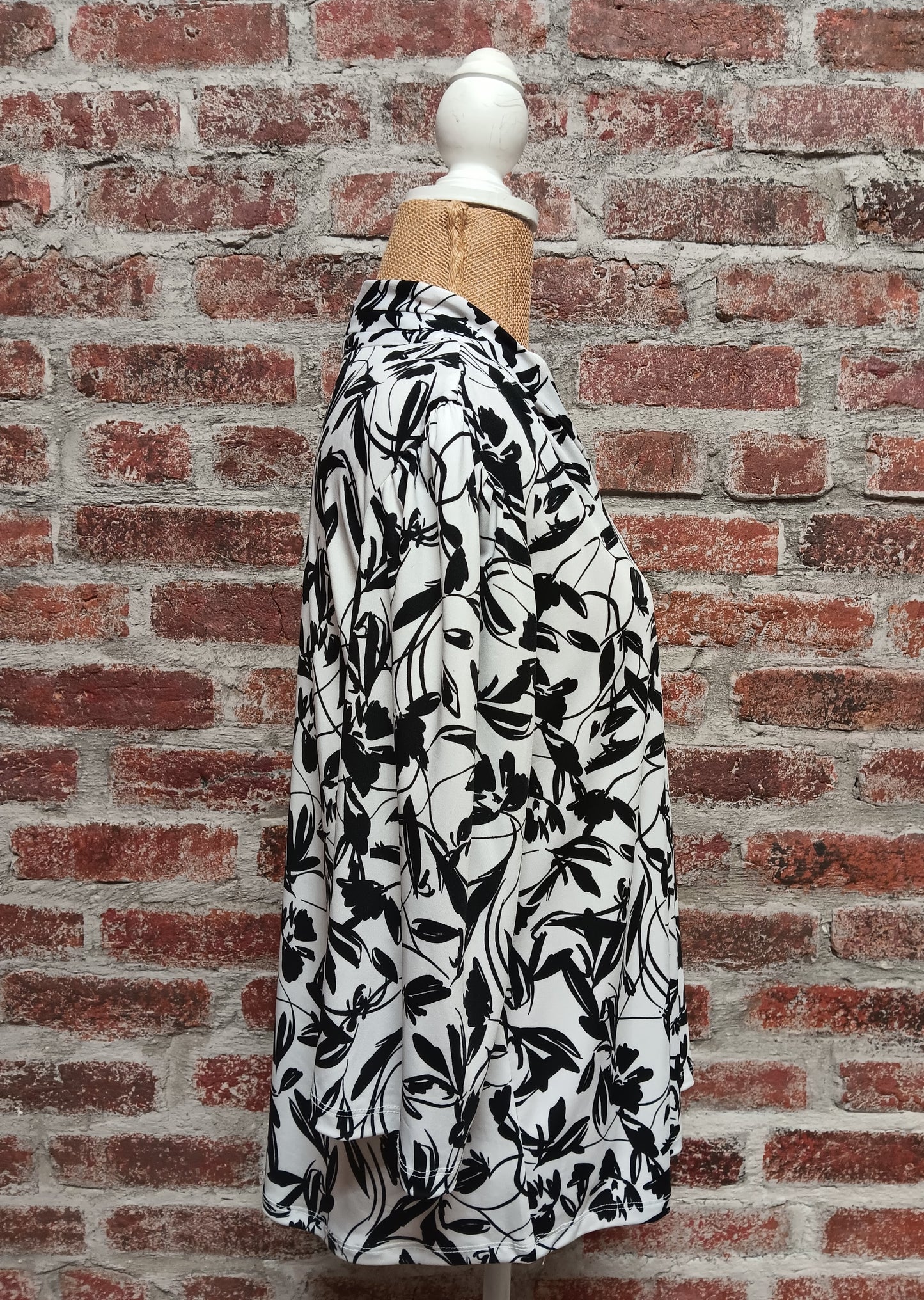 Black and White 3/4 SLV Top