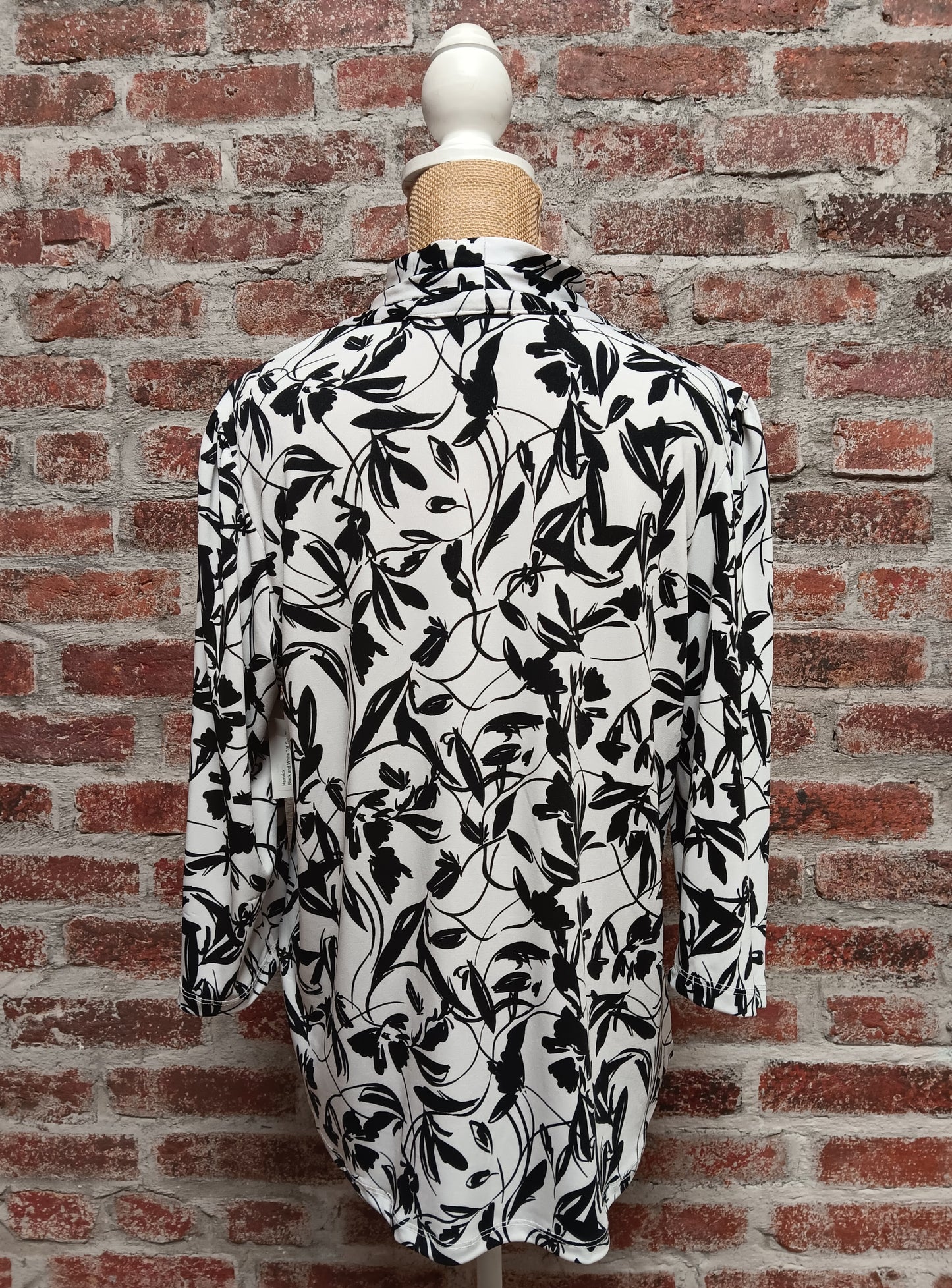 Black and White 3/4 SLV Top