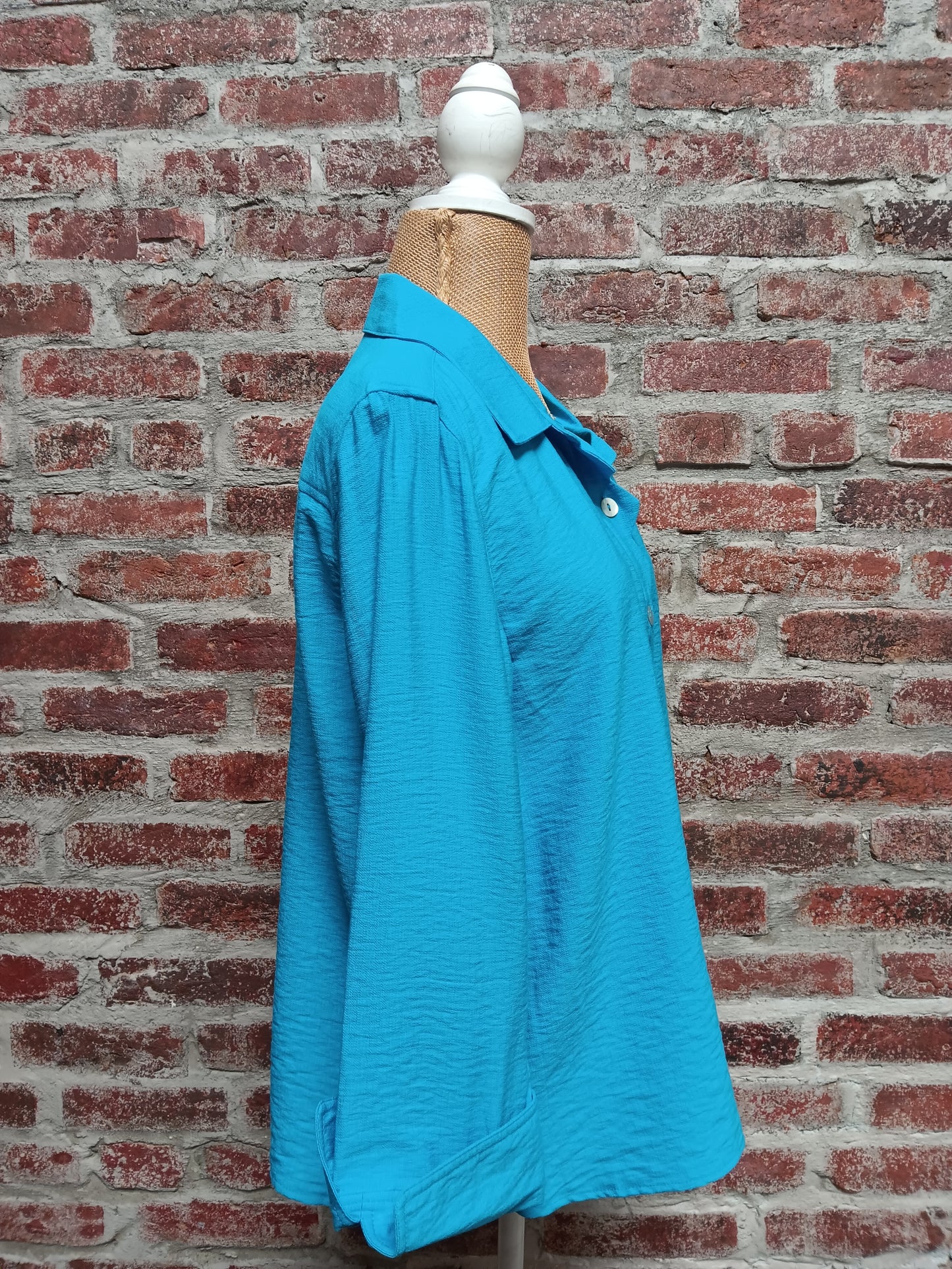Blue Sea 3/4 SLV Scallop Button Top