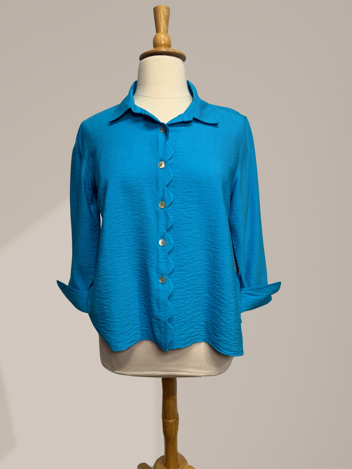 Blue Sea 3/4 SLV Scallop Button Top