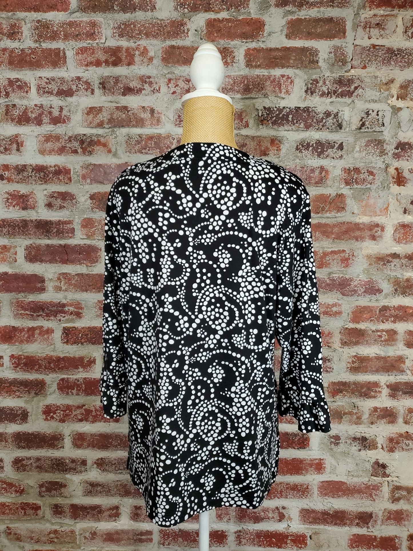 Black & White Soho Swirl Top (Plus-Sized)
