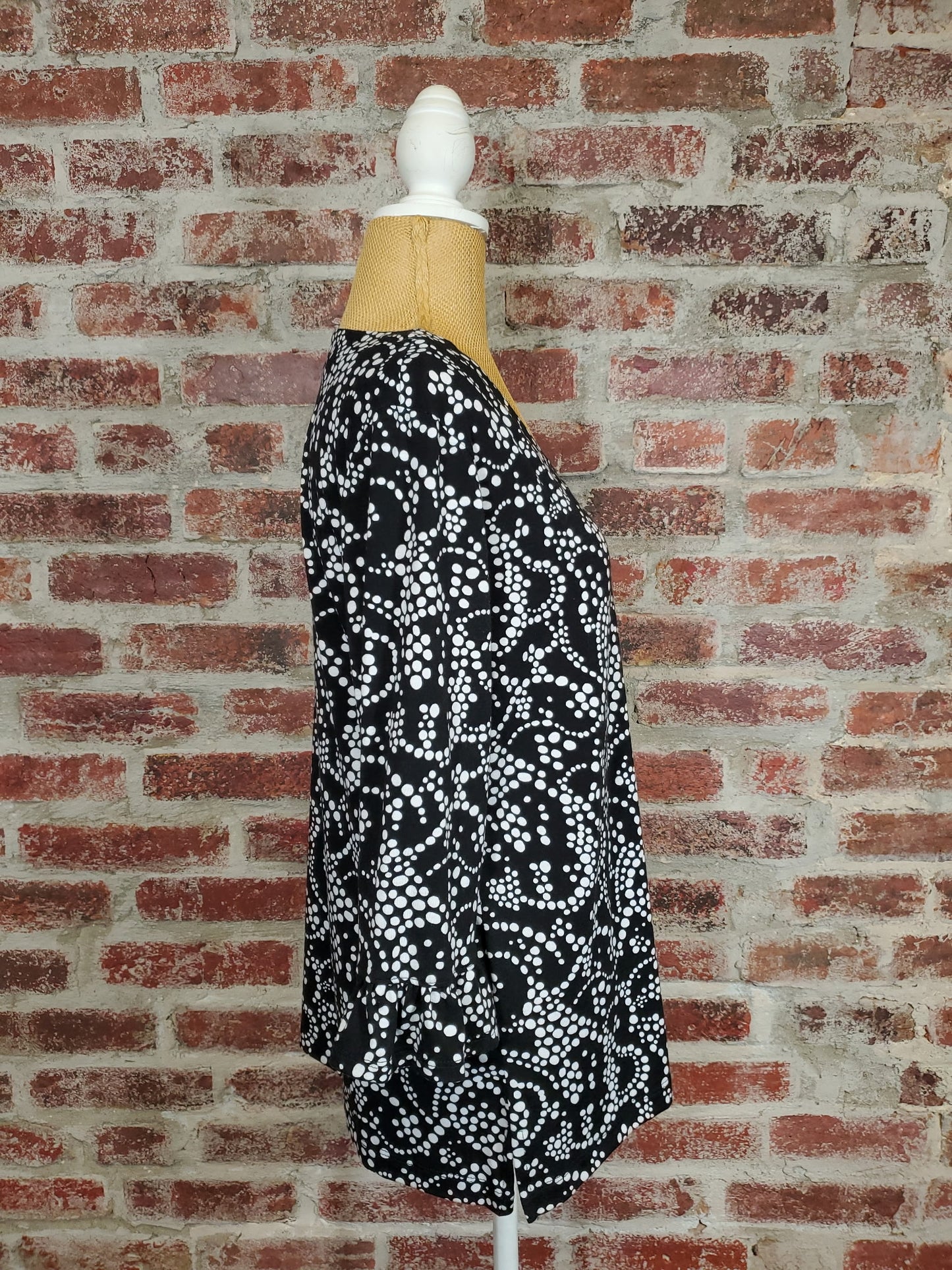 Black & White Soho Swirl Top (Plus-Sized)