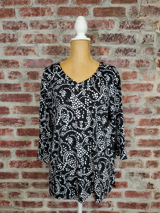 Black & White Soho Swirl Top (Plus-Sized)