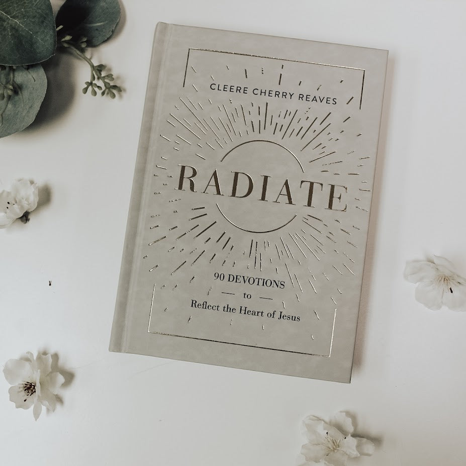 Cleere Cherry Reaves - Radiate: 90 Devotions to Reflect the Heart of Jesus